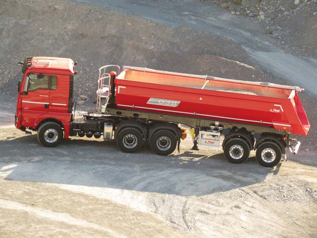 Aunque perdemos algo de carga útil, con la tractora TGX 6x4 podremos trabajar en terrenos realmente complicados.